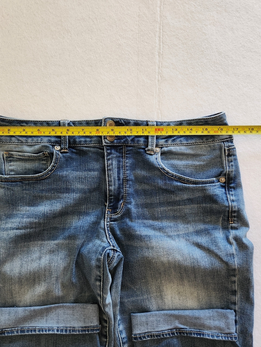 American Eagle Outfitters Light Blue Cropped Jeans with Cuffed Hems Size 12 - Picture 7 of 7